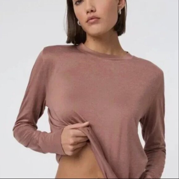 Vuori Women's Pink Long Sleeve Top - Picture 2 of 15